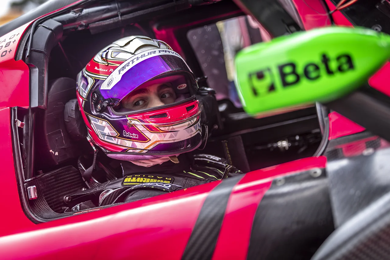 Imagem Piloto Arthur Pavie (2)